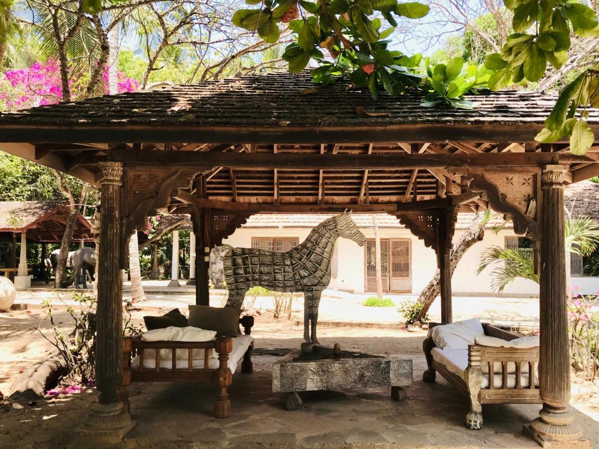 White Elephant Sea Lodge Малинди Экстерьер фото