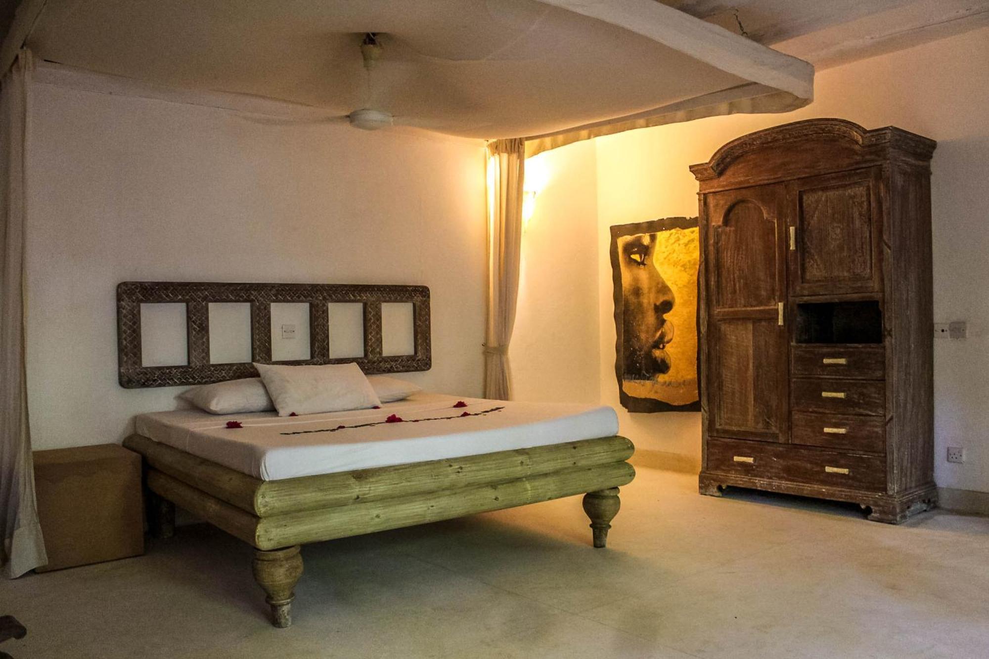 White Elephant Sea Lodge Малинди Экстерьер фото