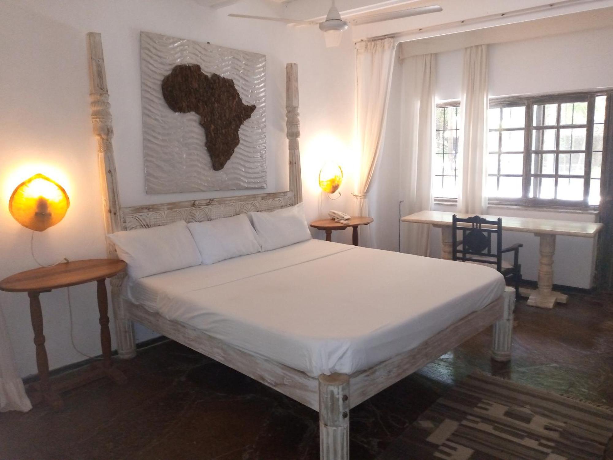White Elephant Sea Lodge Малинди Экстерьер фото