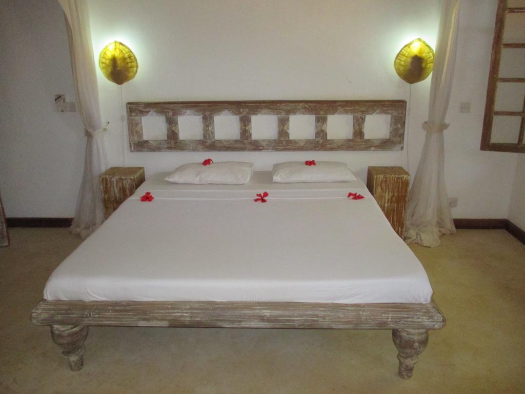 White Elephant Sea Lodge Малинди Экстерьер фото